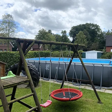 Reihenhaeuser In Strackholt *